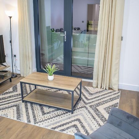 Central 2 Bed 2 Bath Apartment Near Brighton College, Beach, Hospital - Long Stay Offers Exterior foto