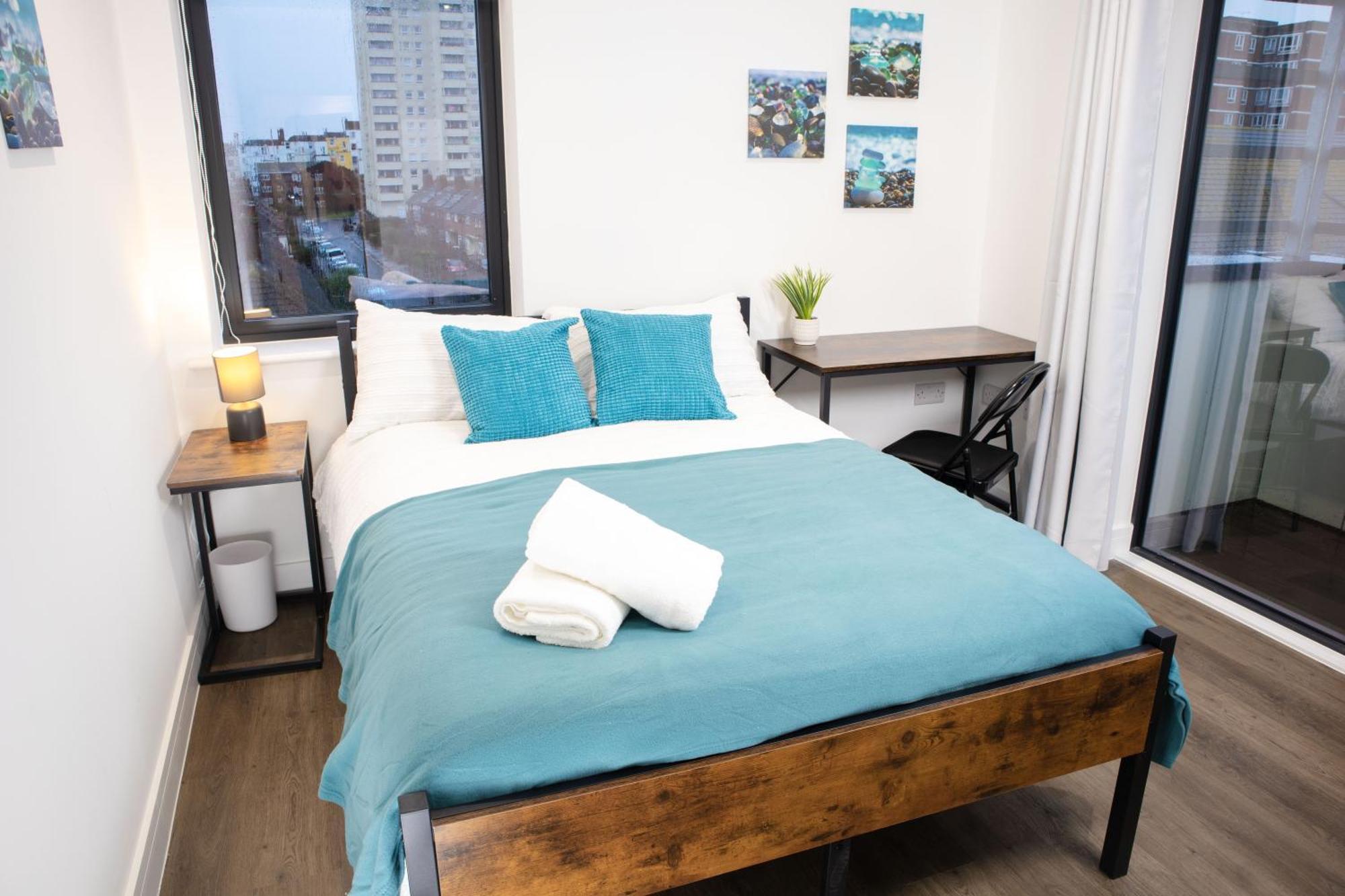 Central 2 Bed 2 Bath Apartment Near Brighton College, Beach, Hospital - Long Stay Offers Exterior foto