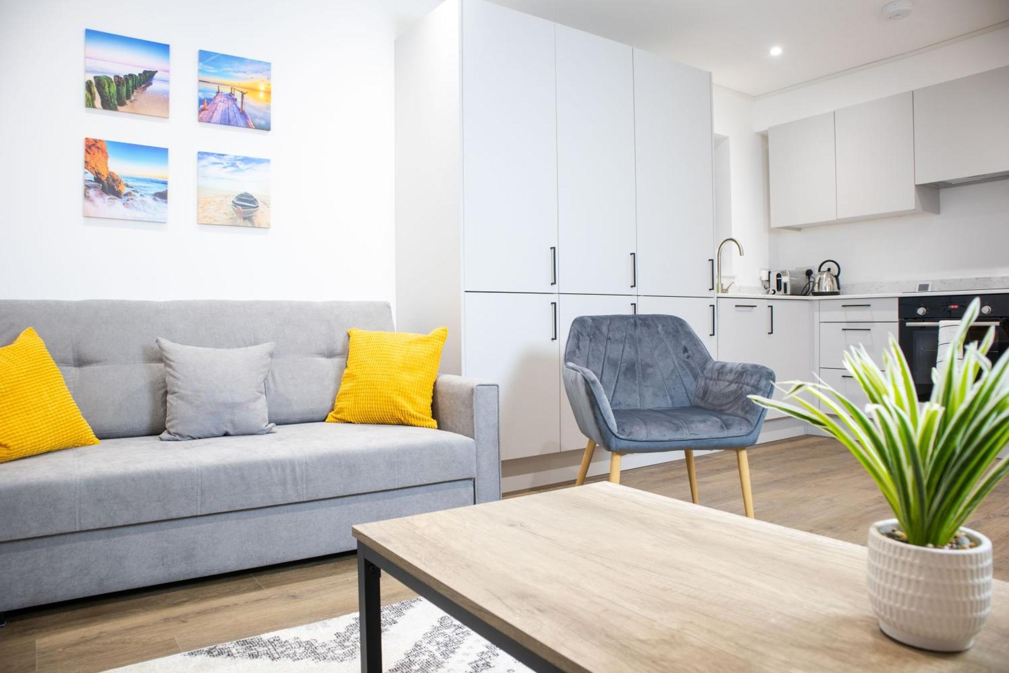 Central 2 Bed 2 Bath Apartment Near Brighton College, Beach, Hospital - Long Stay Offers Exterior foto